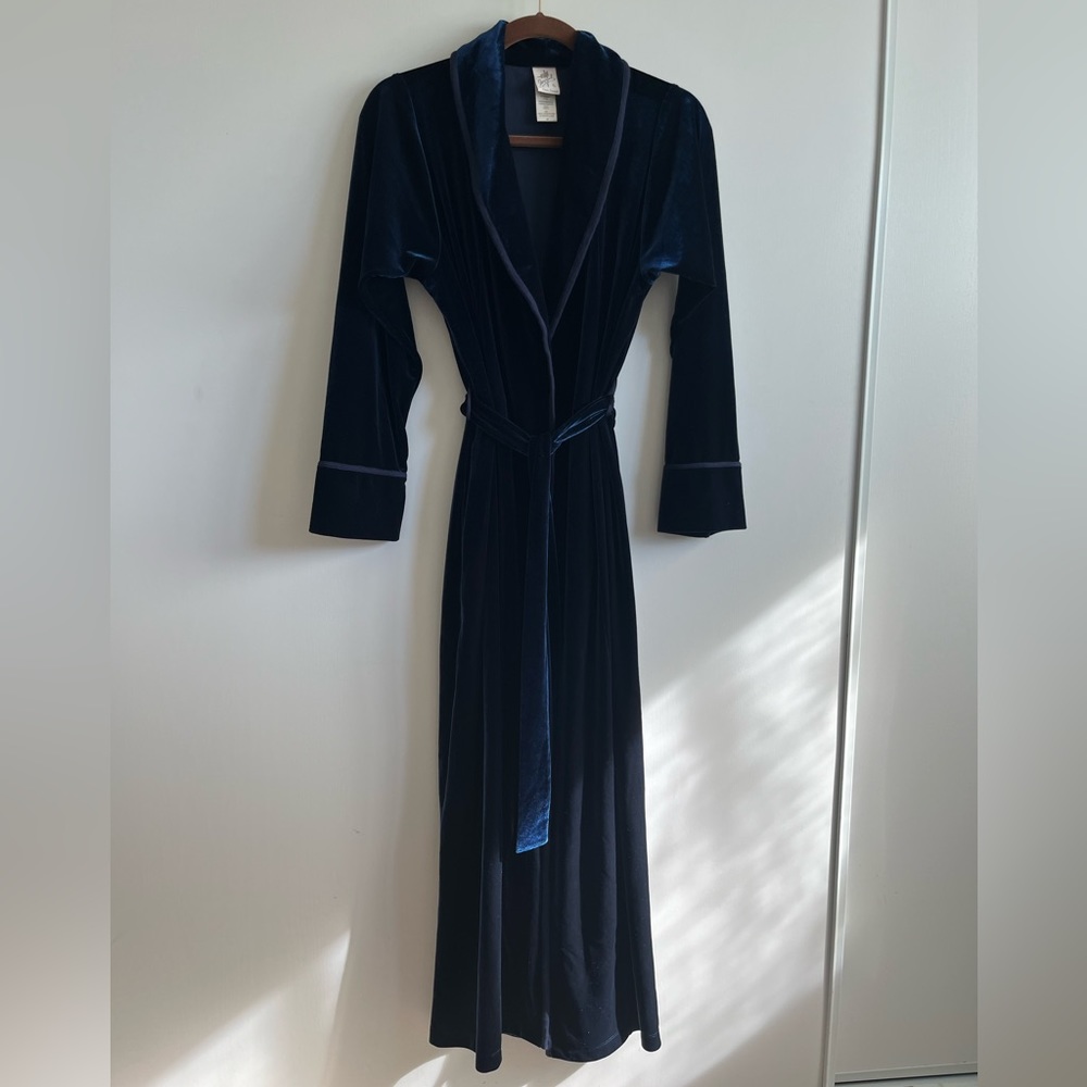 NWOT JONQUIL BY DIANE SAMANDI Blue Velvet Robe